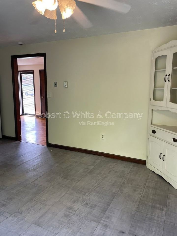 25 Regency Ct - Photo 3 of 20