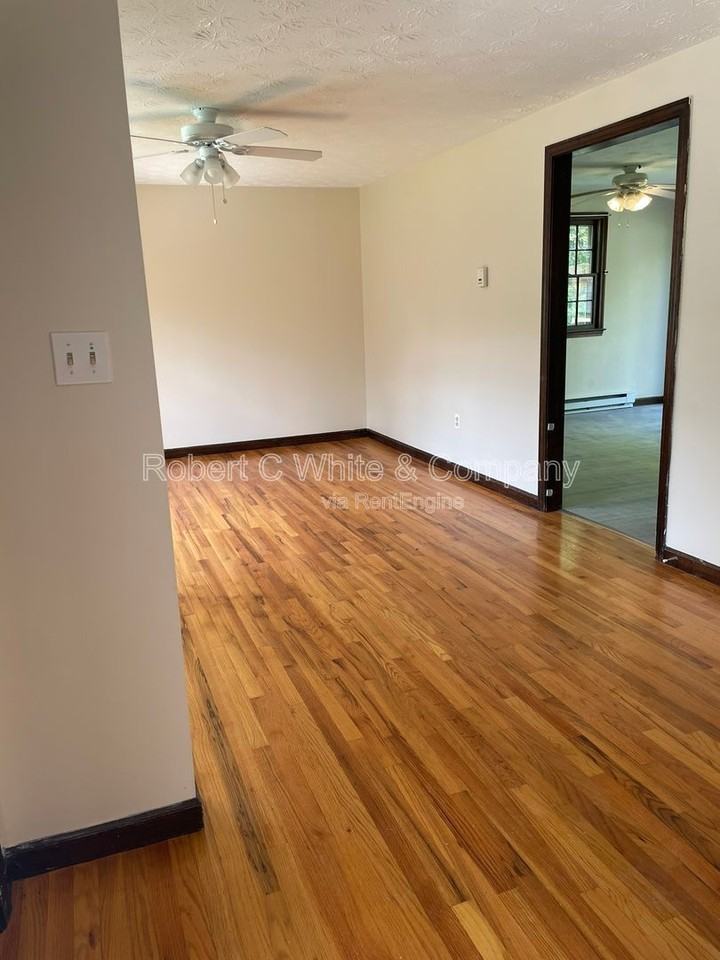 25 Regency Ct - Photo 4 of 20