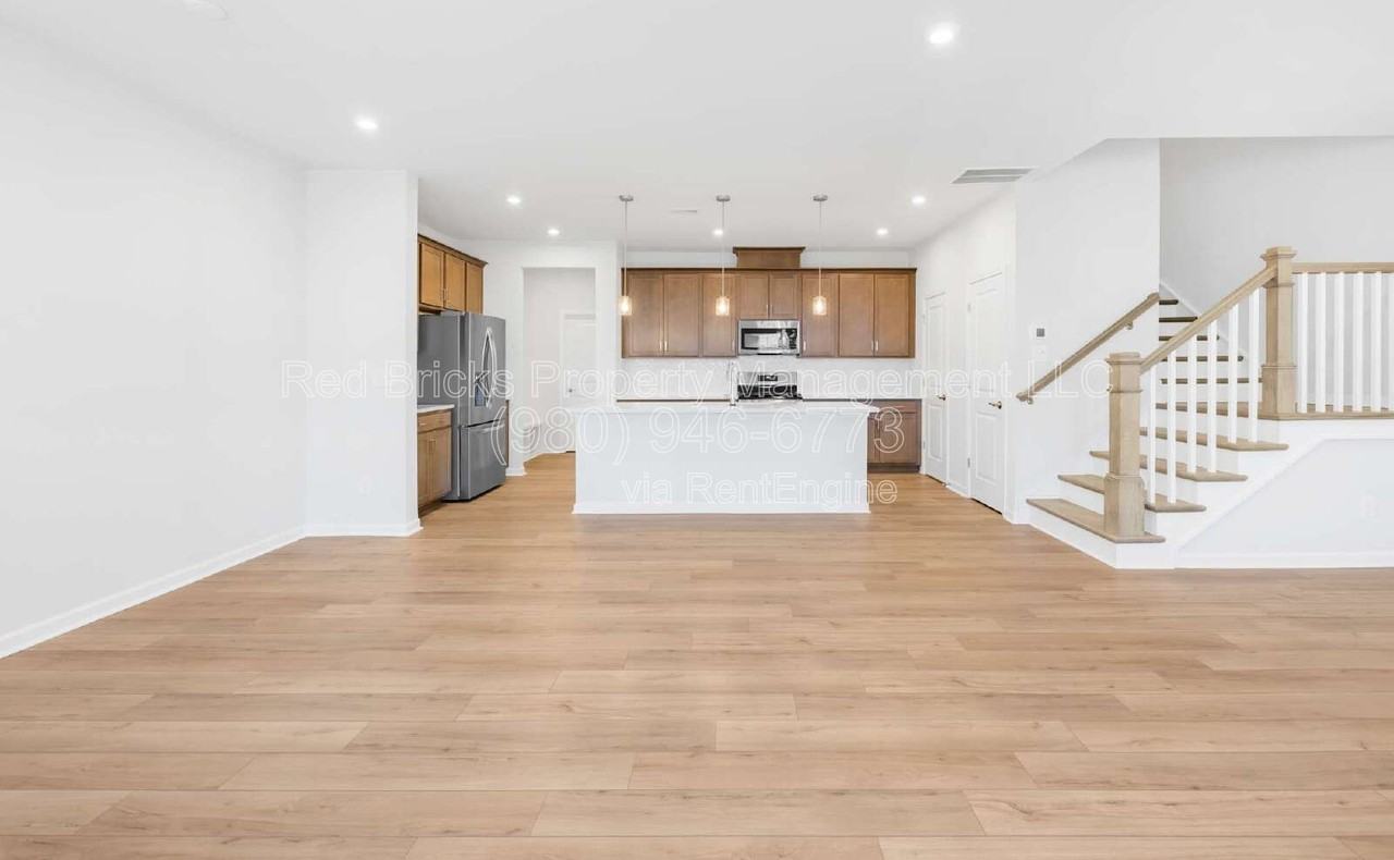 8924 Connover Hall Avenue - Photo 3 of 24