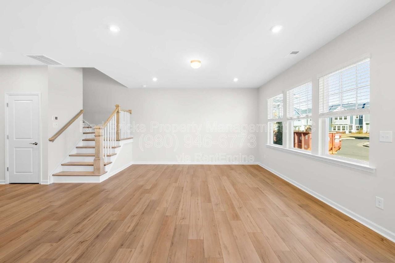 8924 Connover Hall Avenue - Photo 5 of 24