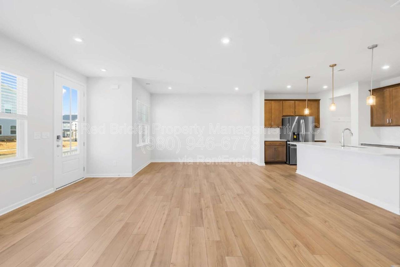 8924 Connover Hall Avenue - Photo 6 of 24