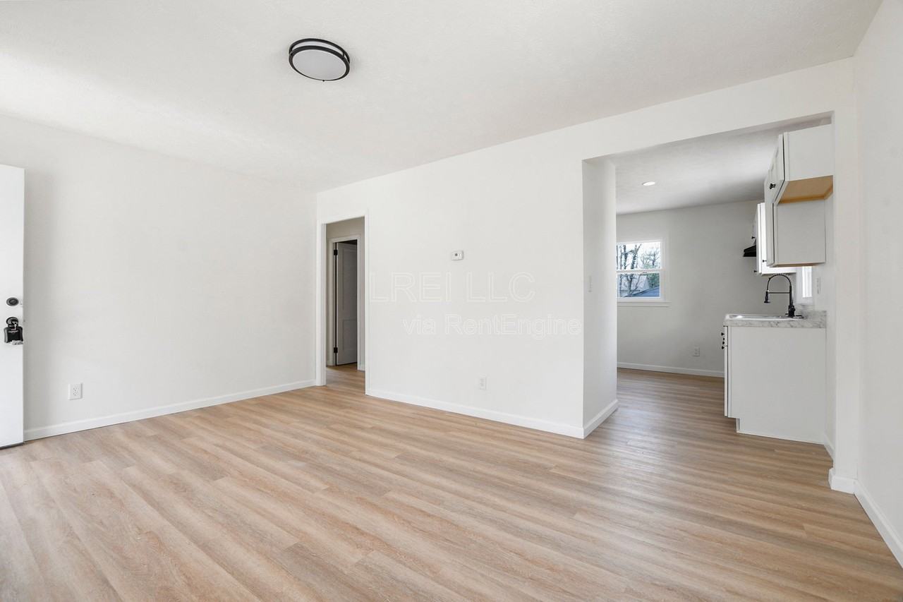 320 N 36th St - Photo 2 of 11