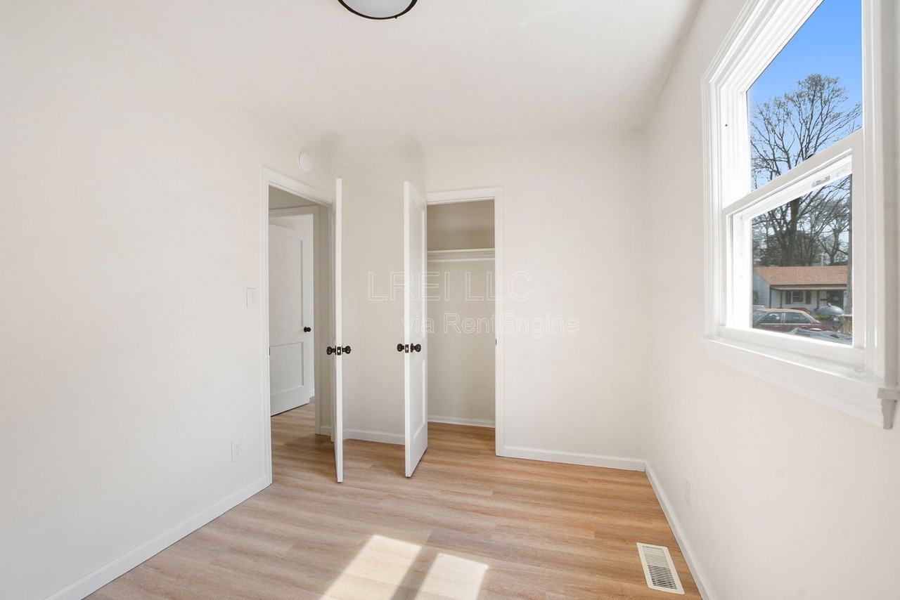 320 N 36th St - Photo 6 of 11