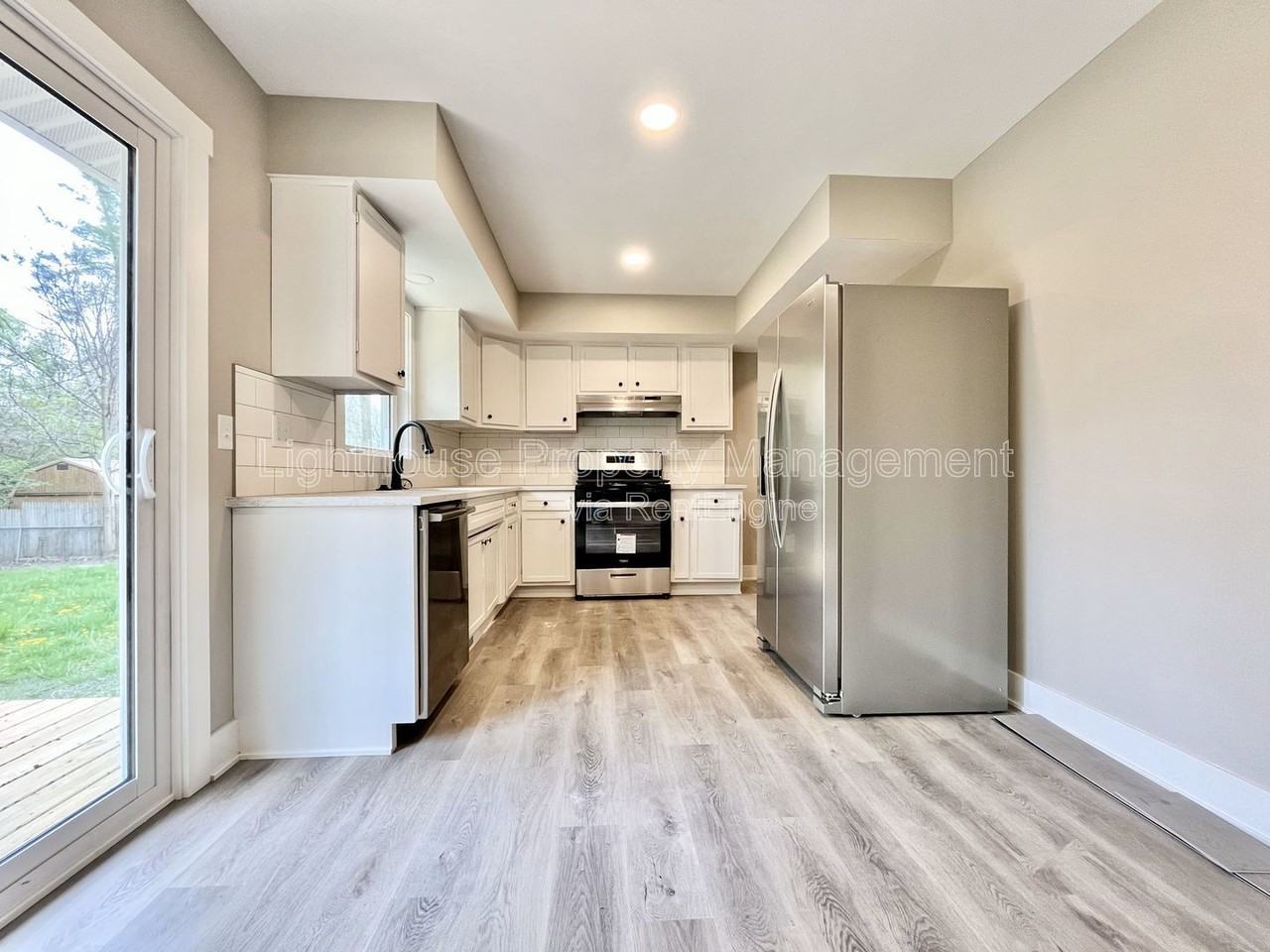 818 Delray Ave Se - Photo 3 of 35