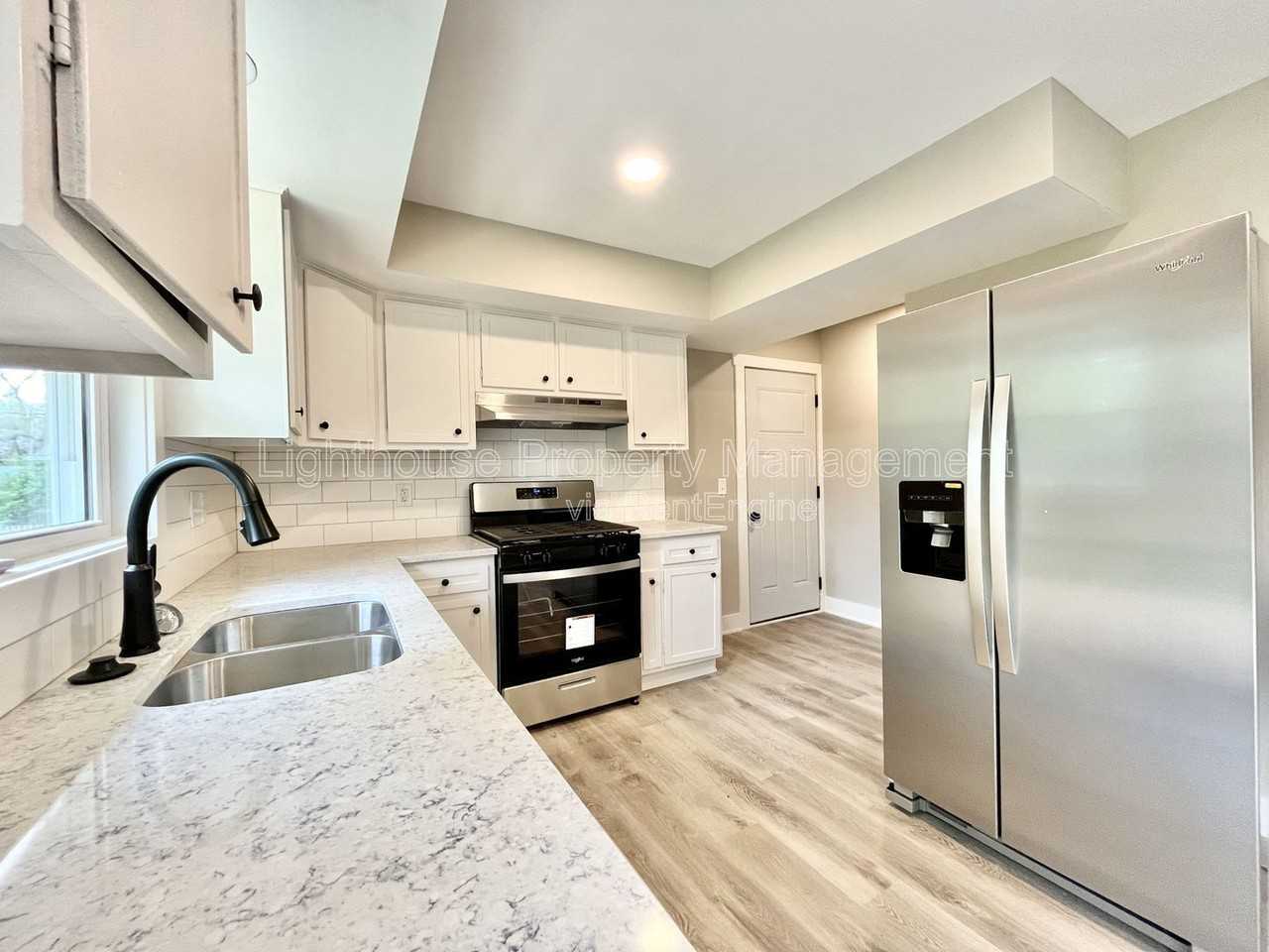 818 Delray Ave Se - Photo 4 of 35