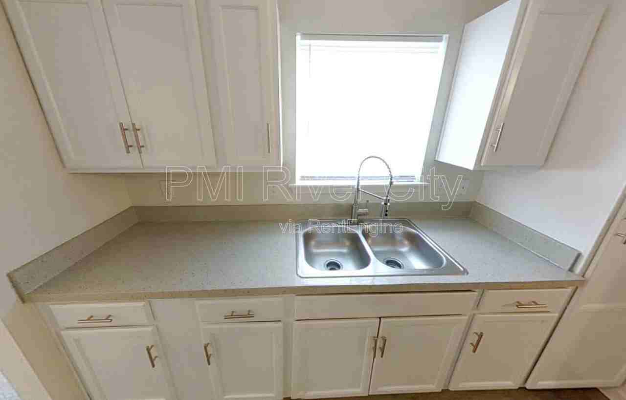 1358 Prince St - Photo 2 of 20