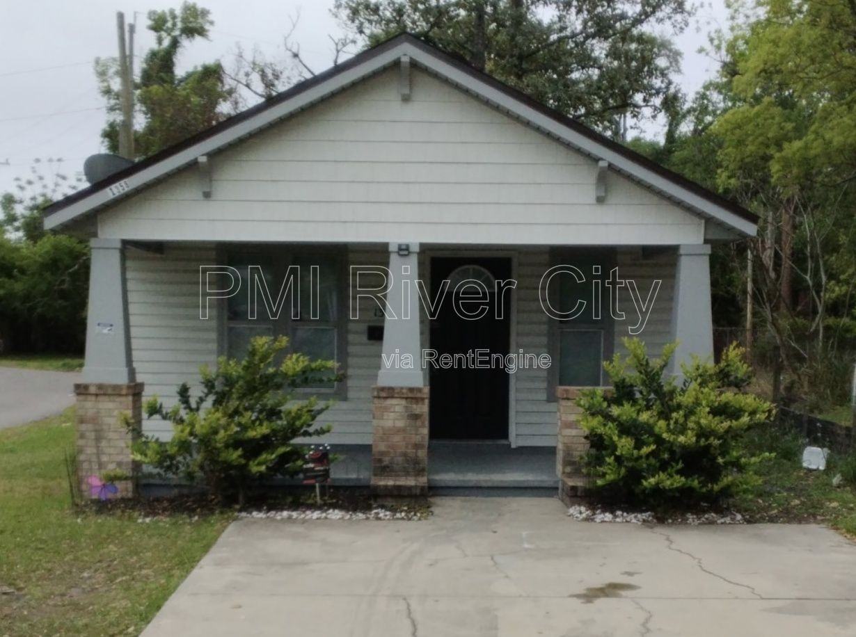 1358 Prince St - Photo 5 of 20