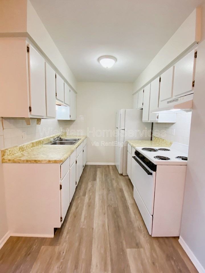 203 N Charleston Blvd #5 - Photo 3 of 18