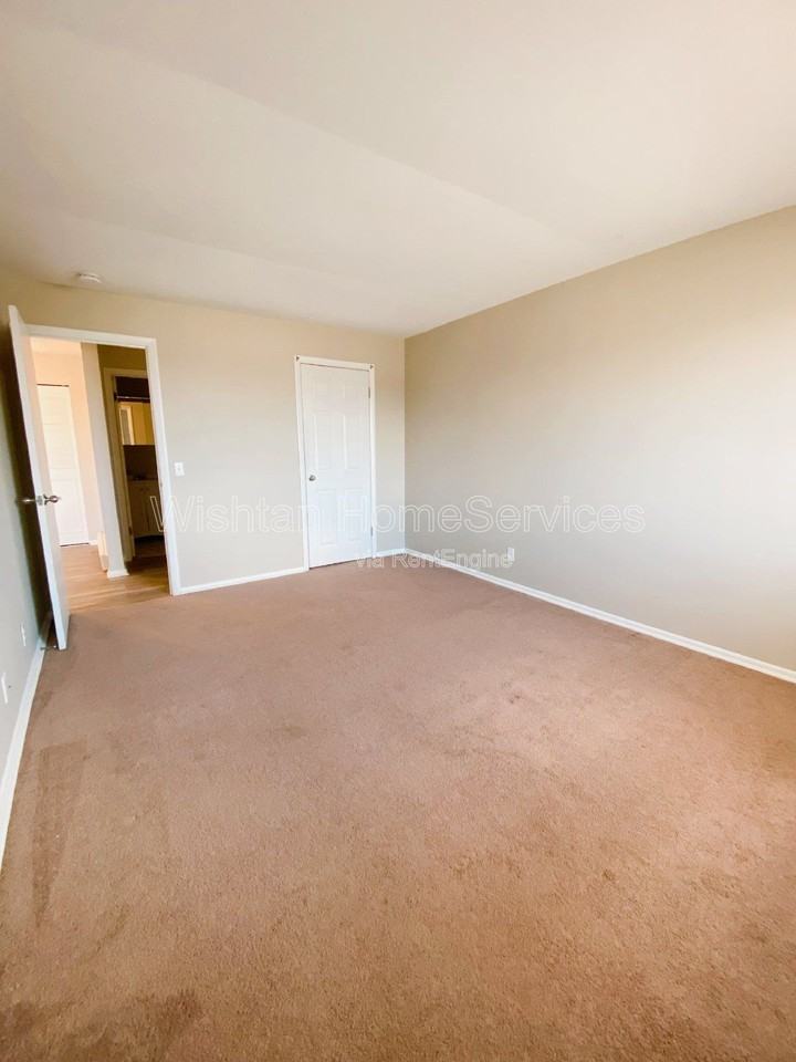 203 N Charleston Blvd #5 - Photo 7 of 18