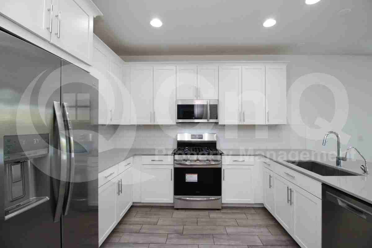 8923 W Solano Dr - Photo 5 of 32