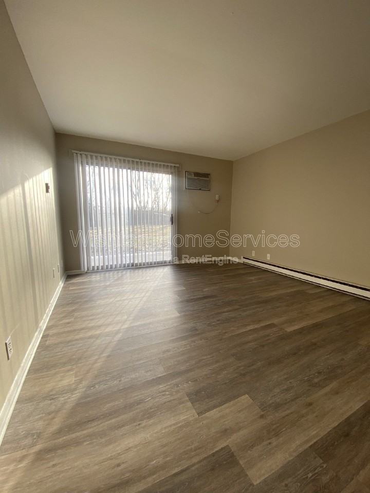 202 N Charleston Blvd #1 - Photo 3 of 18