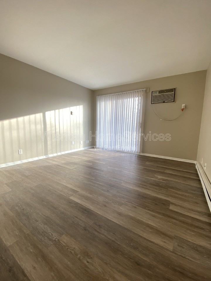 202 N Charleston Blvd #1 - Photo 6 of 18