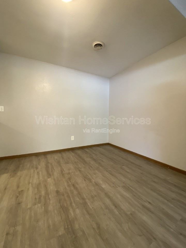 300 N Clay St #A - Photo 3 of 15