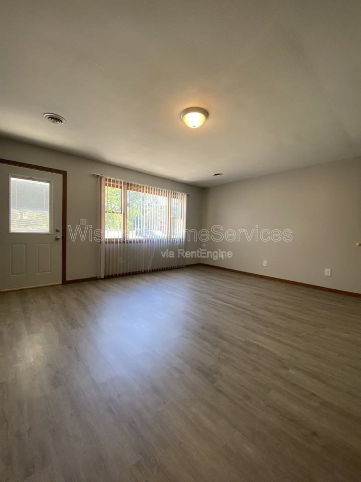 300 N Clay St #A - Photo 4 of 15