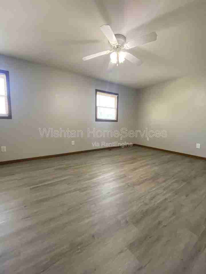 300 N Clay St #A - Photo 6 of 15