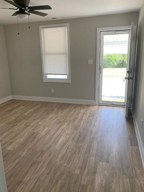 405 Deck St #B - Photo 3 of 15