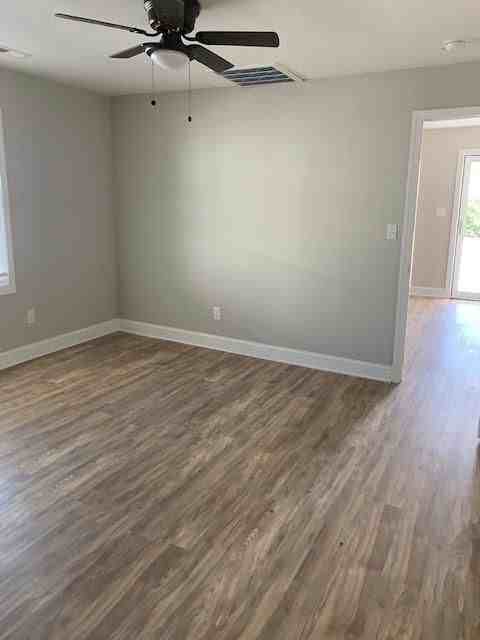 405 Deck St #B - Photo 5 of 15