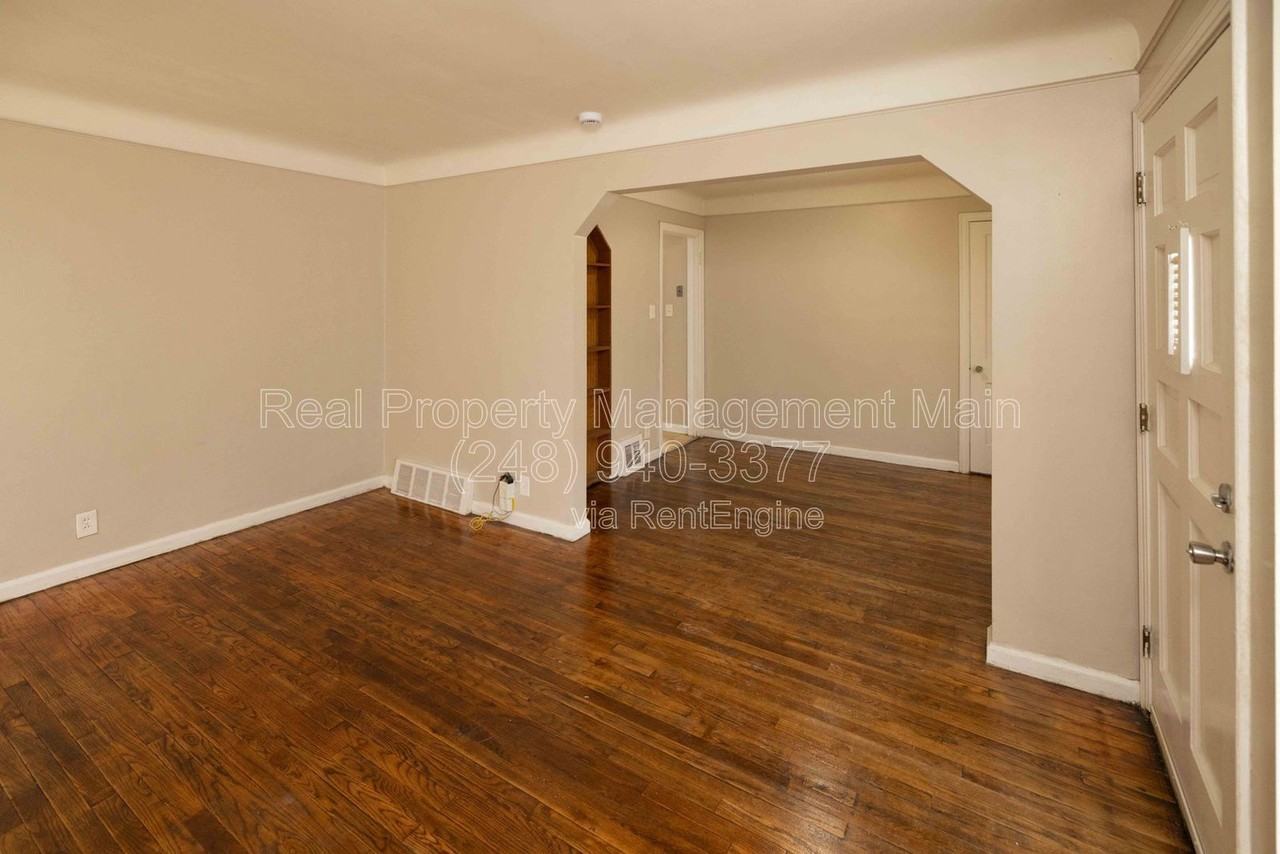 20772 Dexter Blvd - Photo 4 of 32