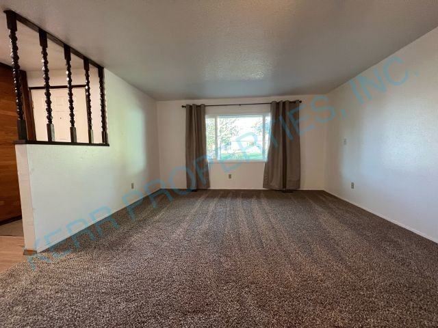 18138 Seaman St - Photo 2 of 22