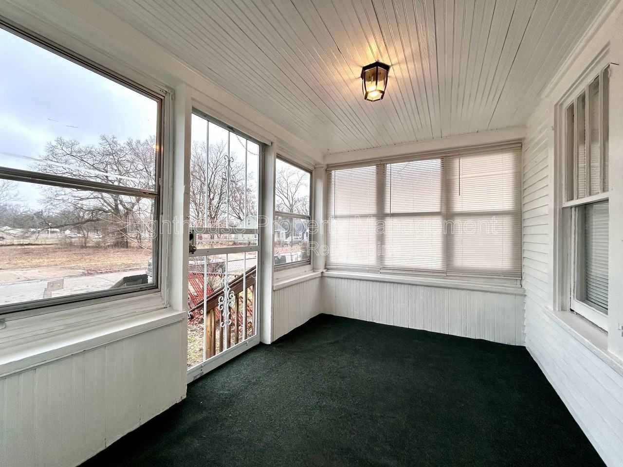 2174 Continental St - Photo 2 of 33