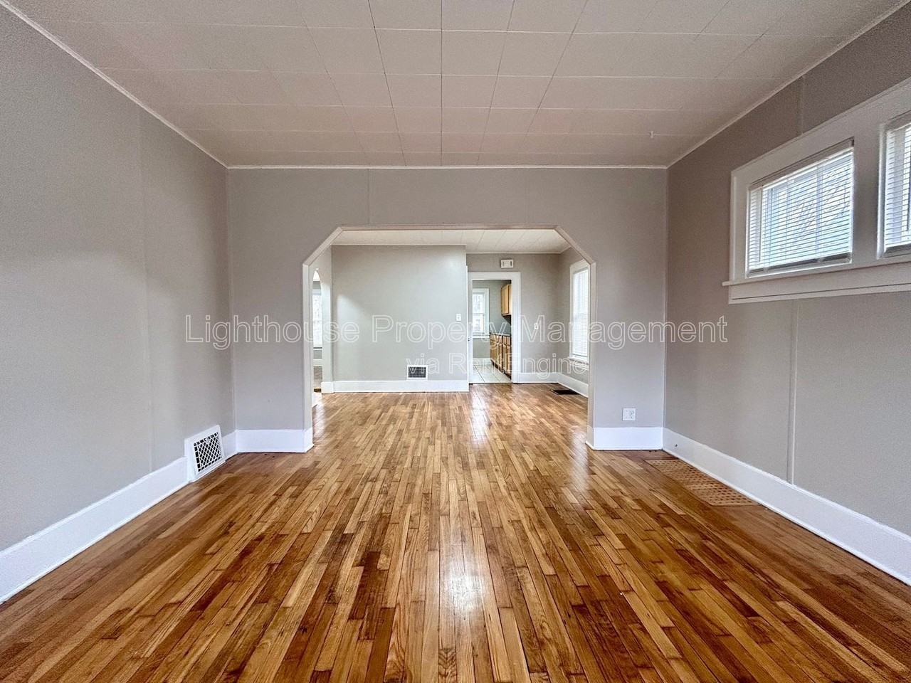 2174 Continental St - Photo 3 of 33