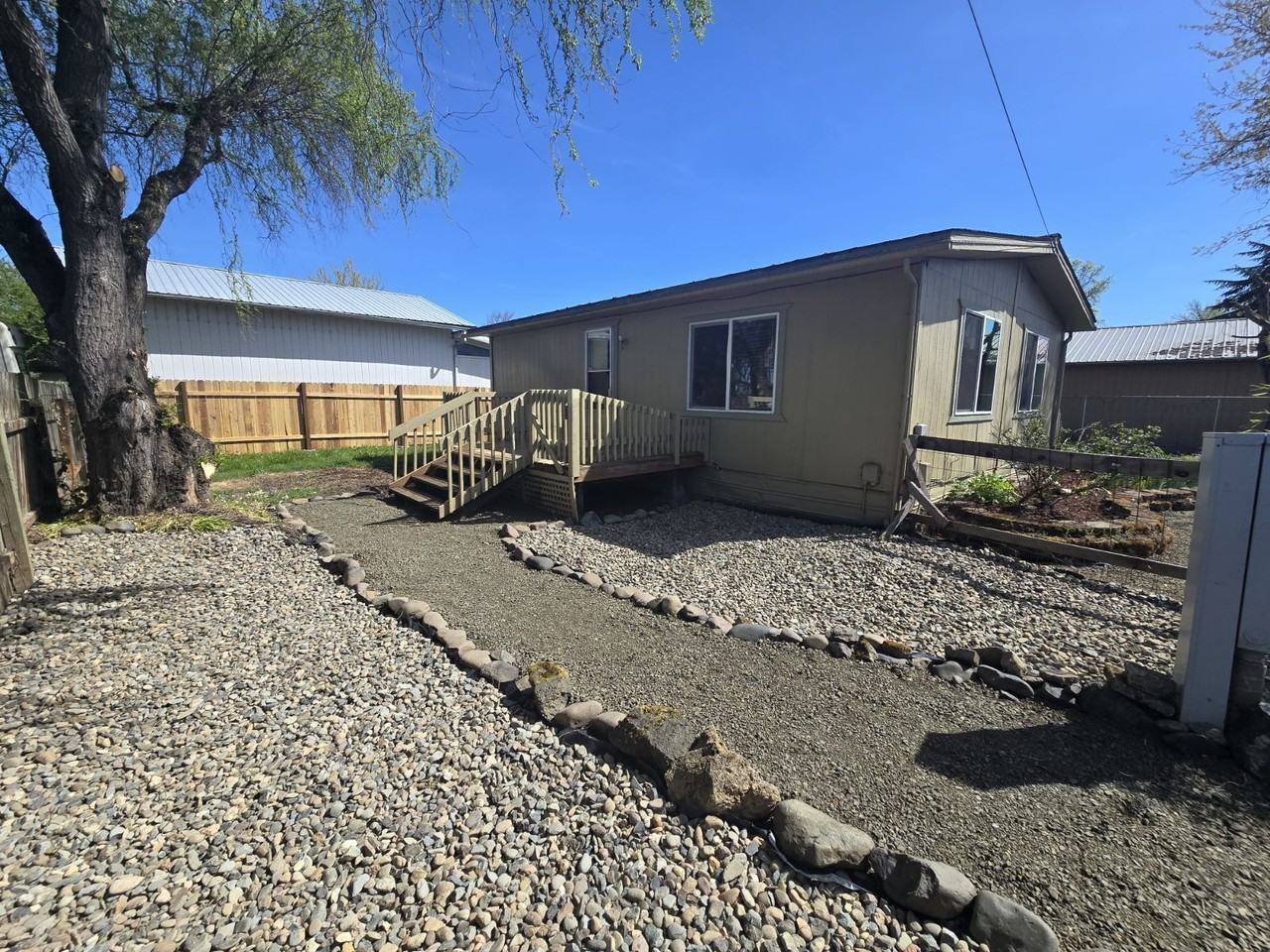 2097 Castle Ave - Photo 2 of 17