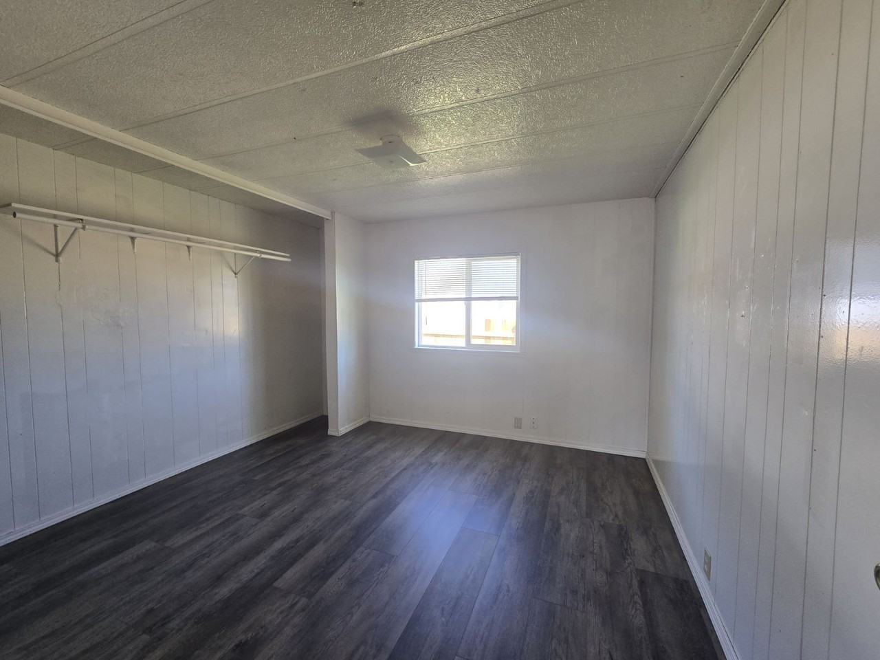 2097 Castle Ave - Photo 5 of 17