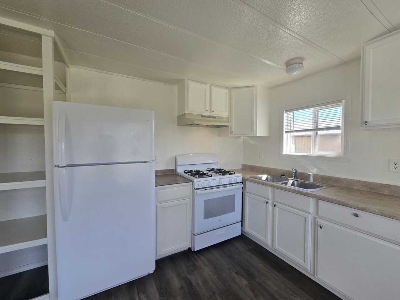 2097 Castle Ave - Photo 6 of 17