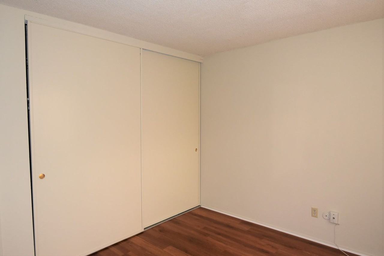 518 E. CYPRESS - Photo 4 of 13