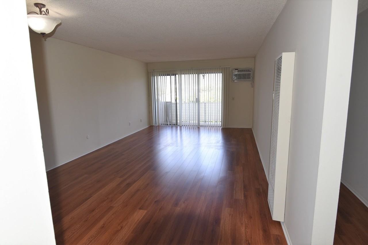 518 E. CYPRESS - Photo 7 of 13