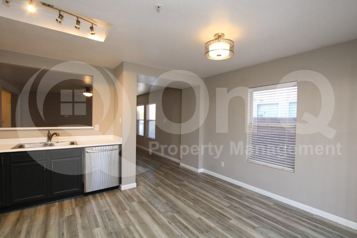 8946 E Yucca St - Photo 3 of 17