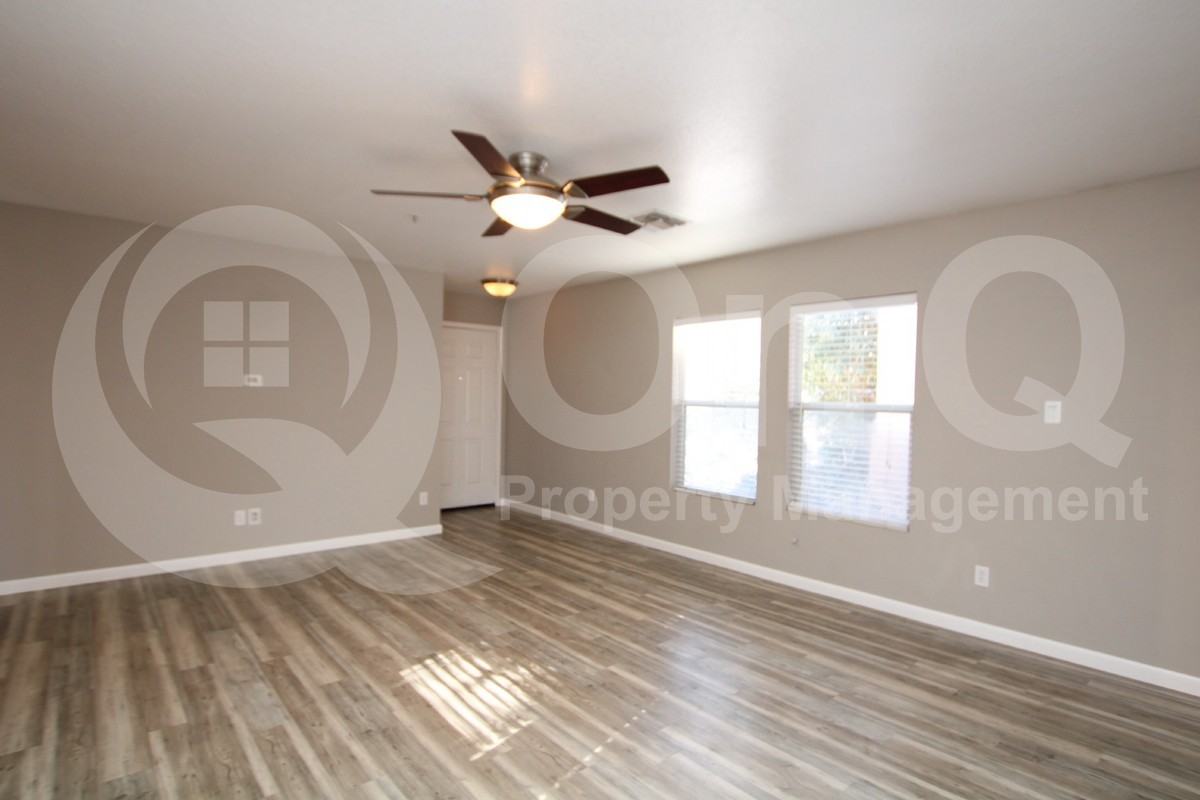 8946 E Yucca St - Photo 5 of 17