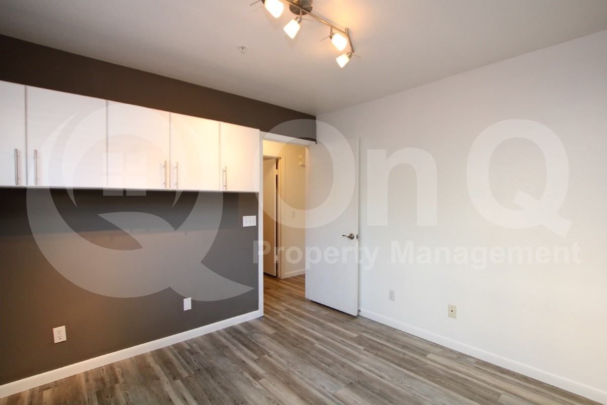 8946 E Yucca St - Photo 6 of 17