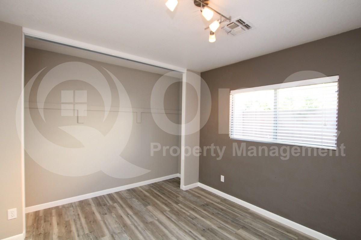 8946 E Yucca St - Photo 7 of 17