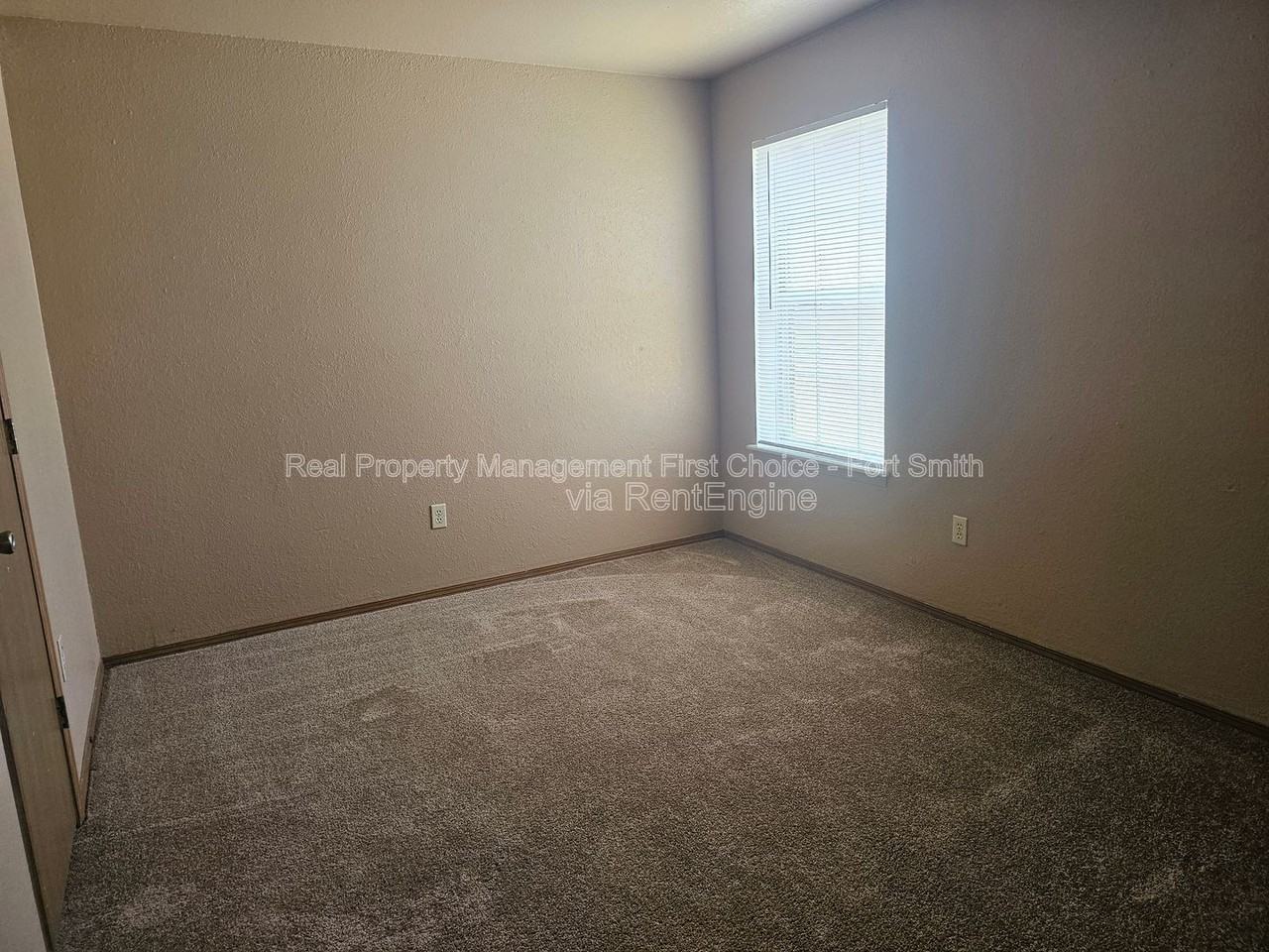 31 Cedar Creek Ct #4 - Photo 4 of 13