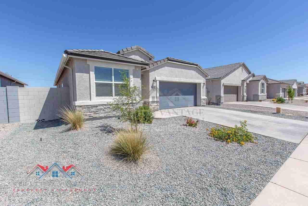 1330 W Hess Ave - Photo 3 of 42