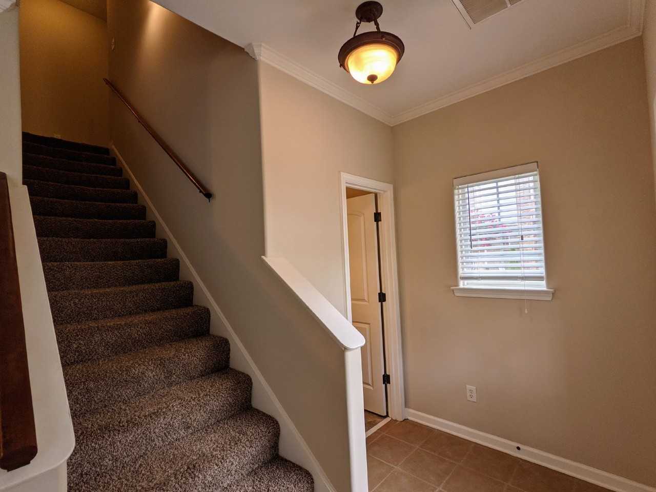 200 Shelley Cv - Photo 4 of 22