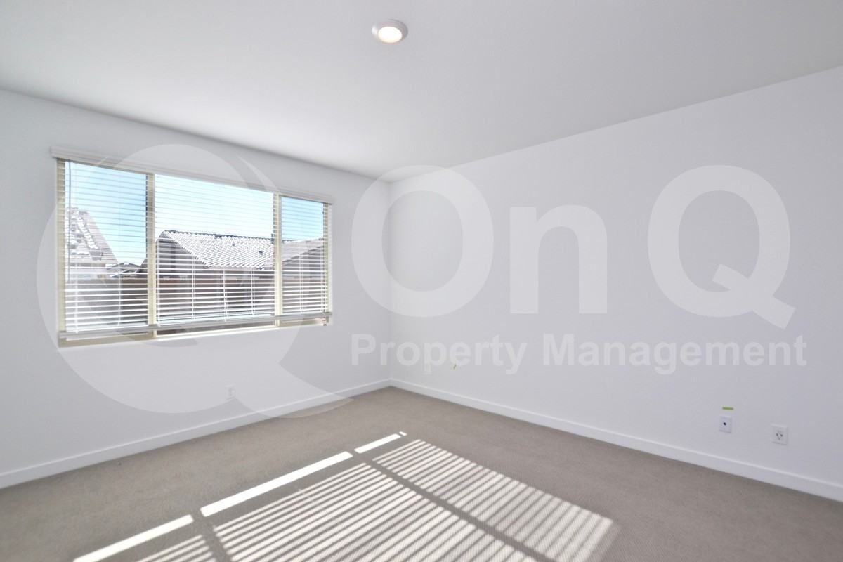 18847 W Desert Hills Dr - Photo 3 of 32