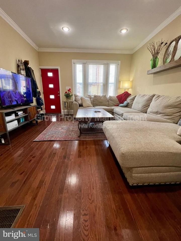 2441 S Philip St - Photo 5 of 22