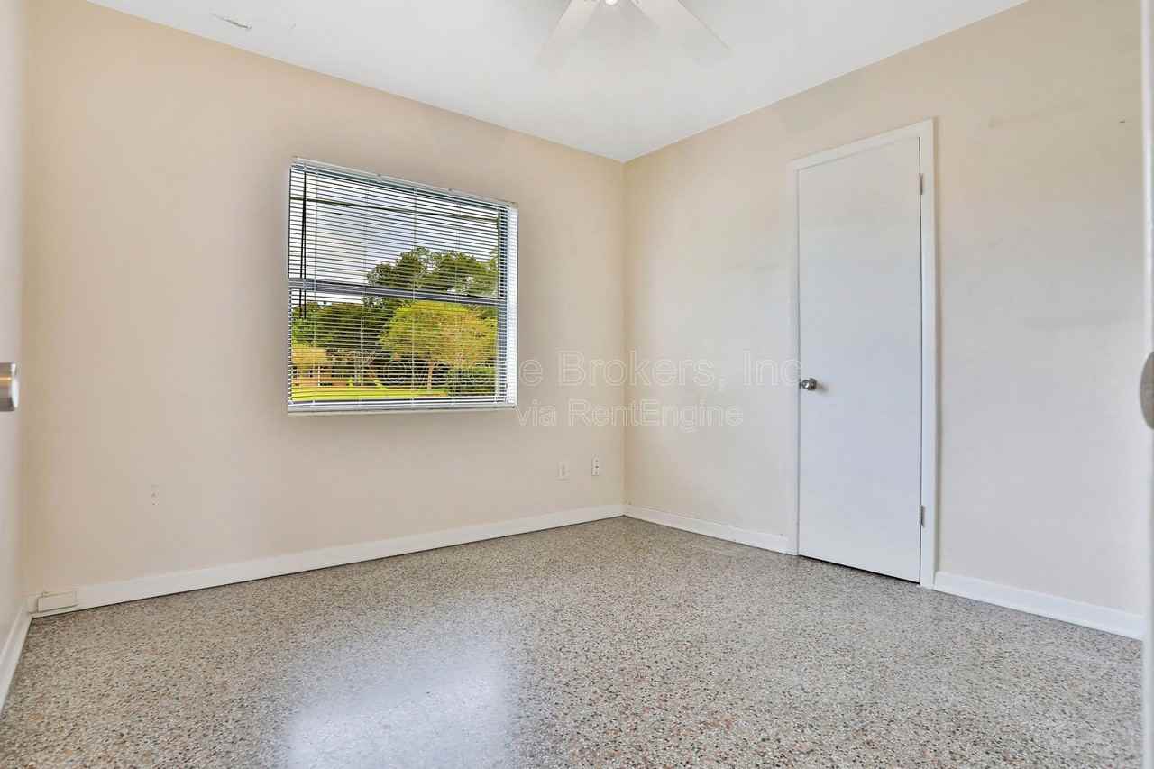 2711 Aloma Ave - Photo 2 of 9