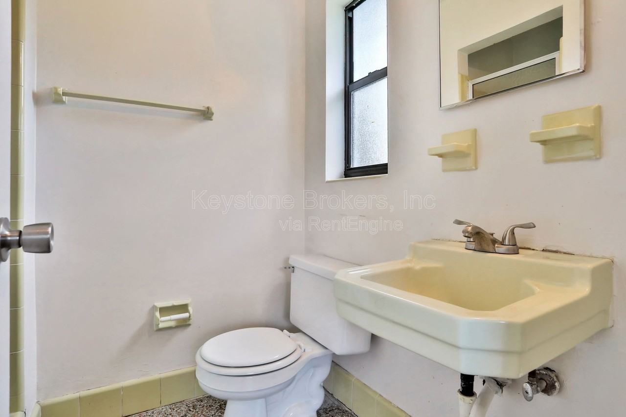 2711 Aloma Ave - Photo 4 of 9