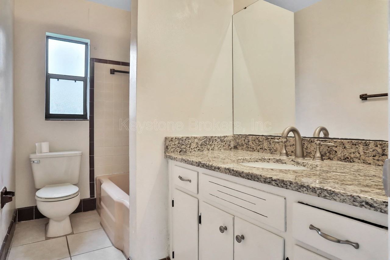 2711 Aloma Ave - Photo 5 of 9