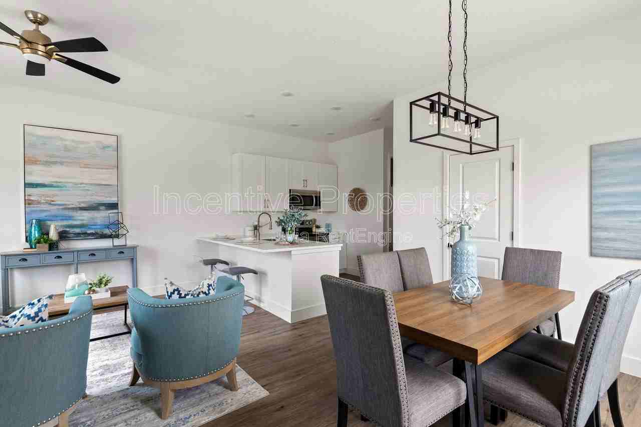 438 Goodall Ave - Photo 5 of 41