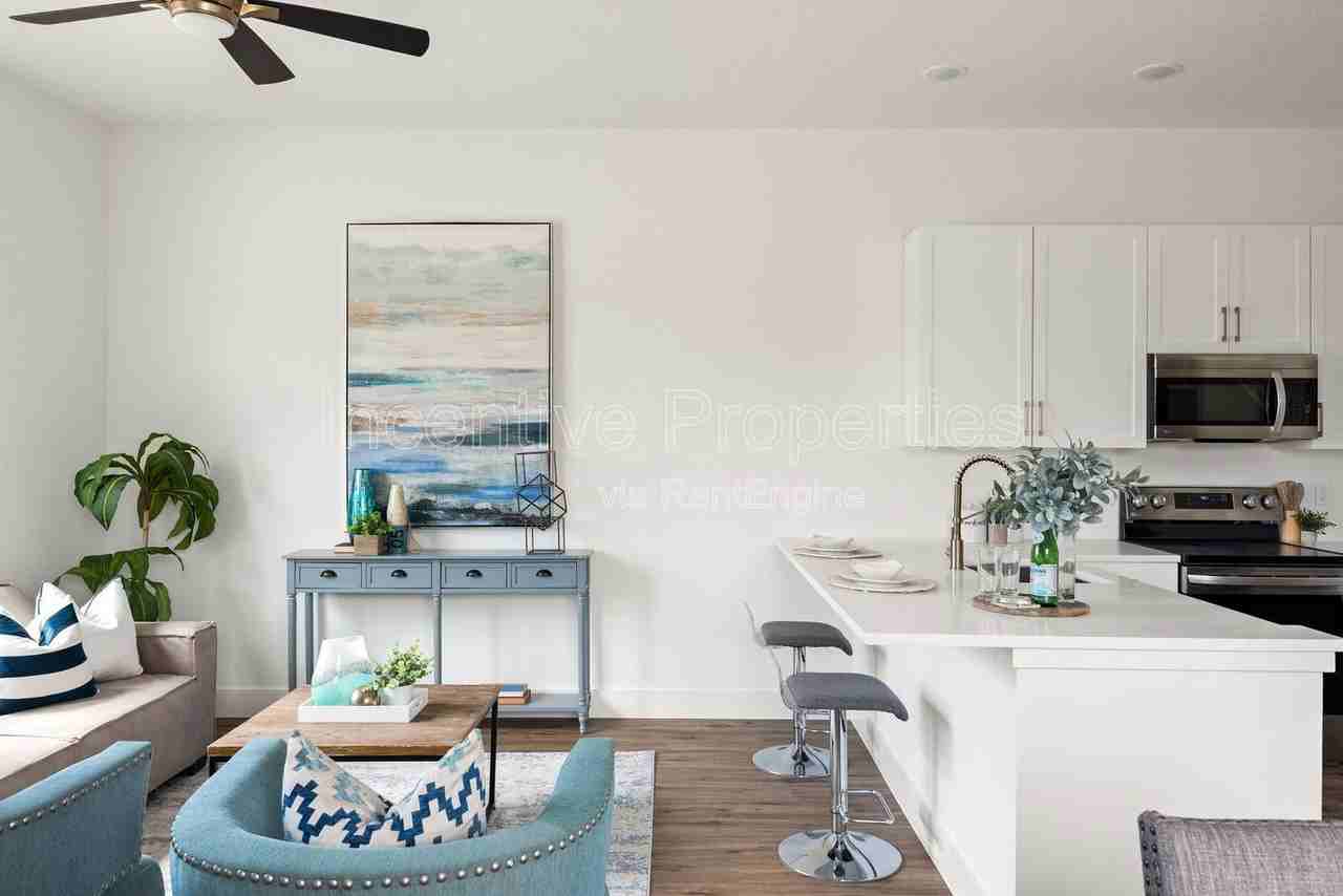 438 Goodall Ave - Photo 6 of 41