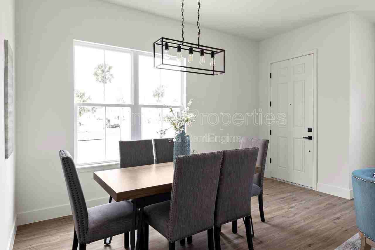 438 Goodall Ave - Photo 7 of 41