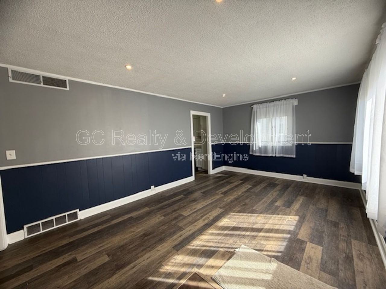 1202 Cleveland St - Photo 3 of 20