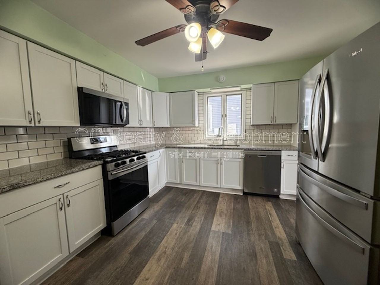 1202 Cleveland St - Photo 4 of 20