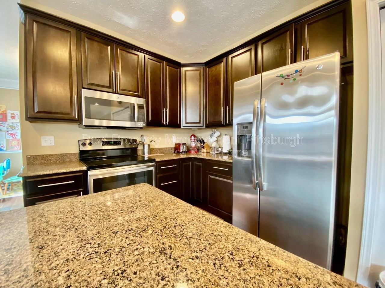 449 Beech Dr - Photo 4 of 30