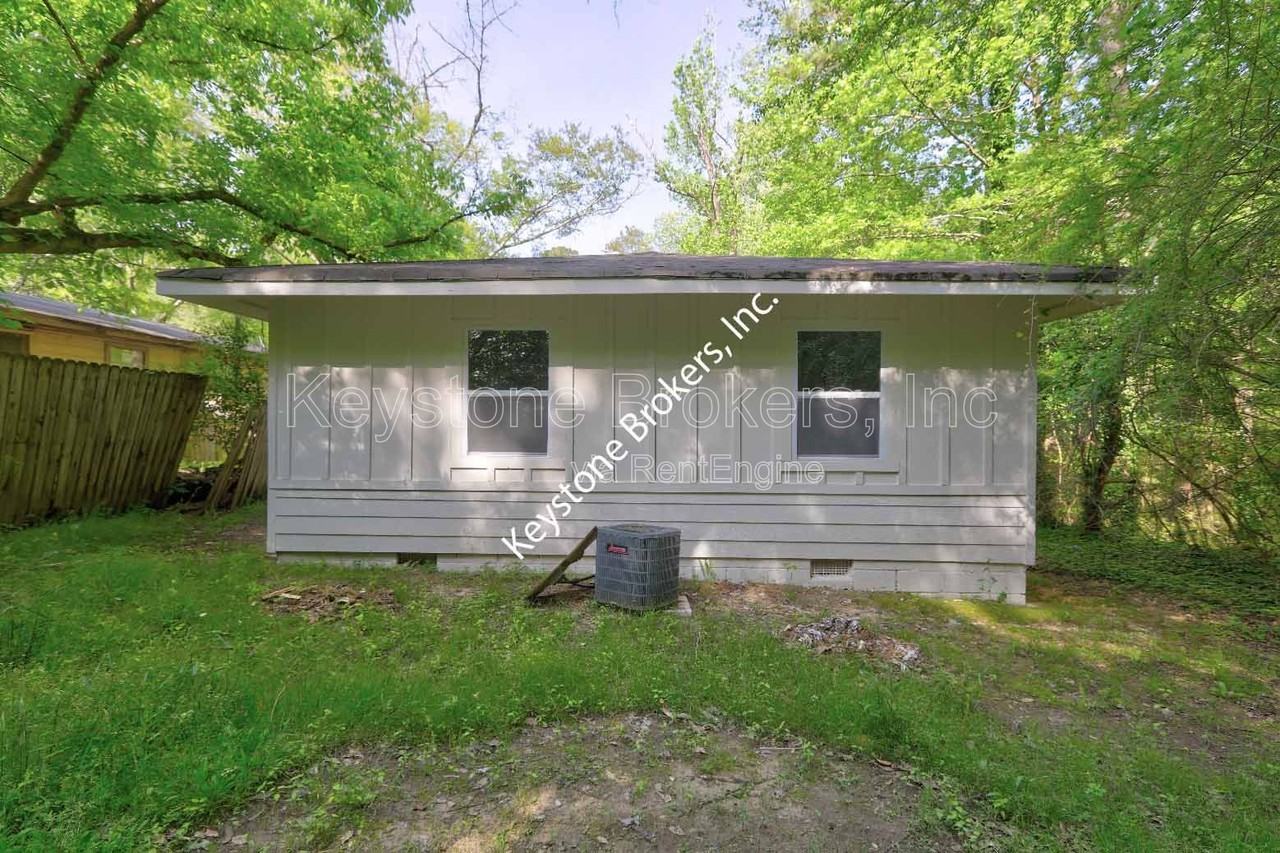 1208 Fourth Ave W - Photo 2 of 9