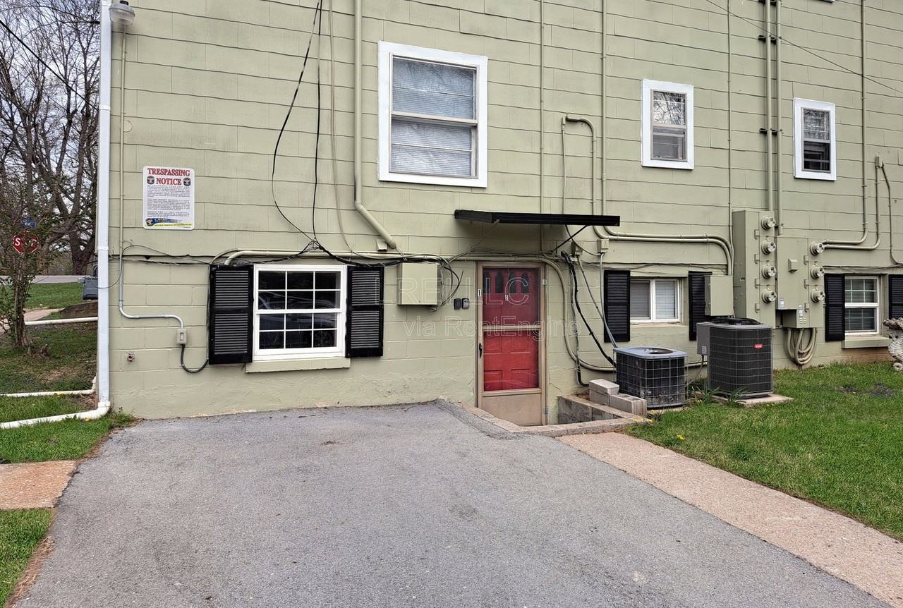 810 W Vine St #1 - Photo 3 of 13